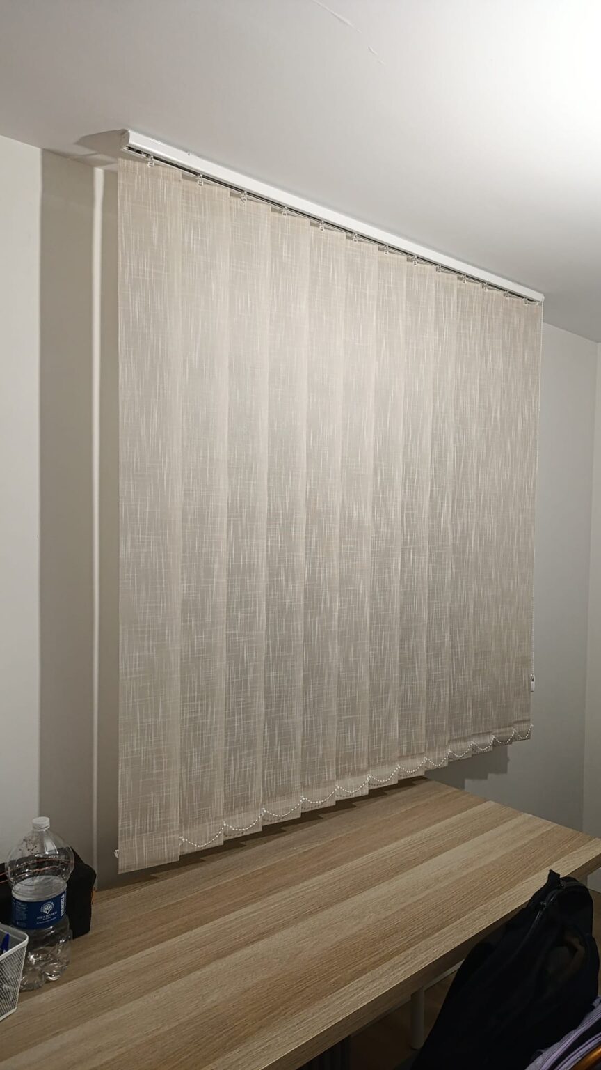 Muestrario de telas para cortinas y tapicería en Isabel Viedma Decoración
